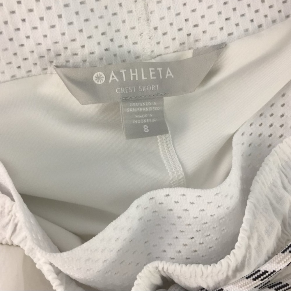 ATHLETA White Trekkie Crest Skort Size 8  -- CLOSET STAPLE!!! - Picture 7 of 8